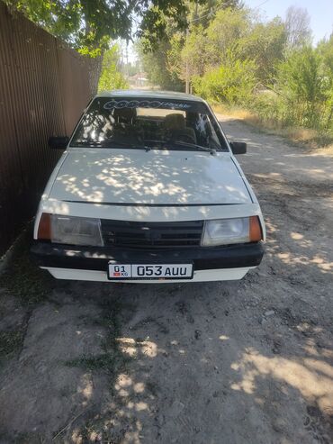 лада 99 самара: Белый седан ВАЗ-21099, известный как Lada Samara Sedan, с номерным