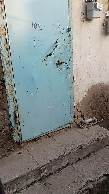 Giriş qapıları: Köhne Coratda 4 otaqlı ev satılır kamunalar hamsı var sened var — 1