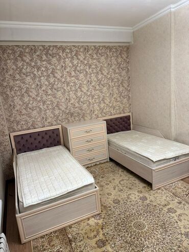 Односпальные кровати: Односпальная кровать, Б/у, С матрасом, длина - 170 см