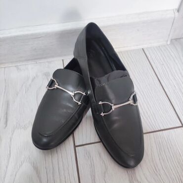 обувь лоферы: Макасины кожаные 
новые Massimo Dutti