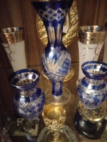 Digər dəstlər və servizlər: Sovet dövrünün qabları heç işlənməyib.1 çi 3 lu dest Rumıniya,2 -3 çi