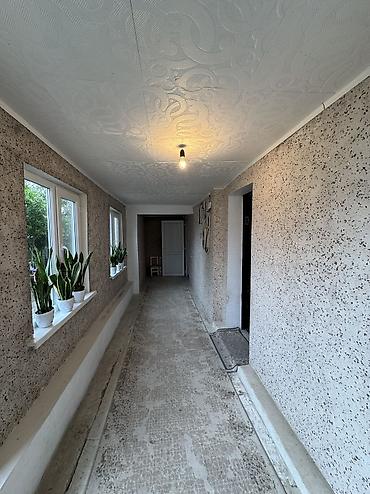 Продажа коттеджей и домов: ✨ Продаётся дом в с. Сокулук ✨ 🏡 Характеристики: • Участок - 4,5 — 7