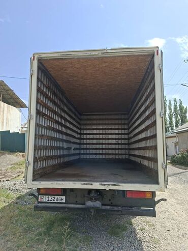 вахтовка камаз: Грузовой фургон Mercedes-Benz с закрытым кузовом (будка)