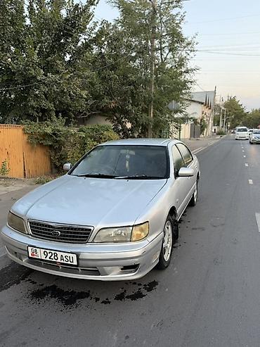 audi a3: Седан бизнес‑класса серебристого цвета. Основные особенности: - — 2