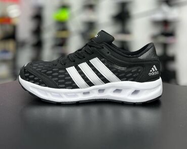 Кроссовки и спортивная обувь: Adidas удобство качество дизайн хороший 🔥🔥🔥