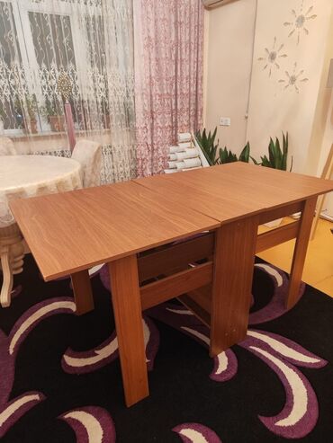 miz stol: Qonaq masası, İşlənmiş, Transformer, Dördbucaq masa, Azərbaycan