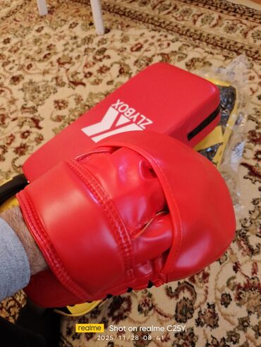 Boks aparatları: Boks və döyüş idmanı üçün məşq dəsti. Tərkib: - Dəqiq hədəf almaq — 3