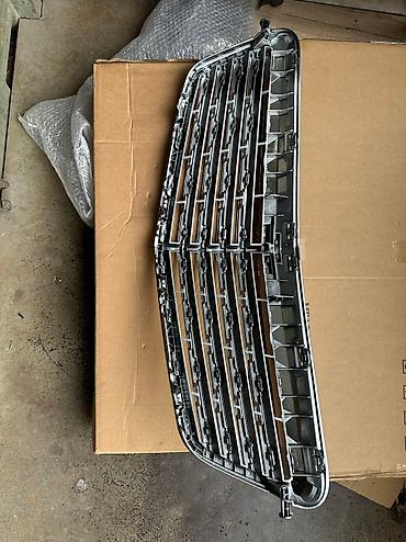 8 element: Решетка радиатора Mercedes-Benz Новый, Аналог — 3