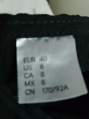 vikend torba: Crna mini haljina sa puf rukavima i vezivanjem napred. - Kroj: kratka — 4