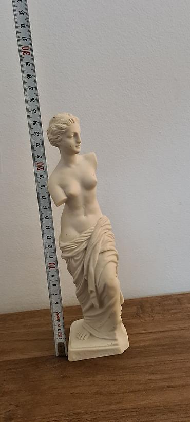 tri devojcice u igri: ★ Prodajem staru statuu (replika naravno)  Miloske Venere, zajedno sa — 8