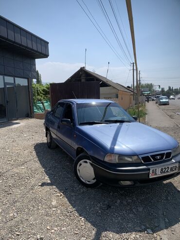 купить запчасти на опель вектра б: Daewoo Nexia синего цвета, четырехдверный седан. Надежный и