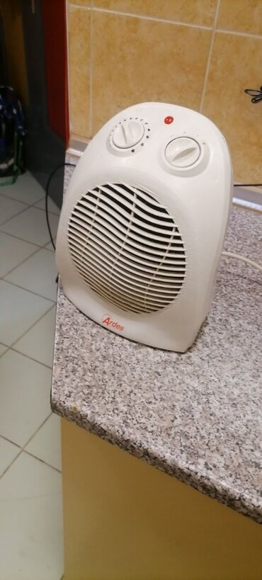 Kaloriferi: Grejalica Ardes 2000w ispravna
Mirjevo na lalafo.rs — 9 Kaloriferi: Grejalica Ardes 2000w ispravna
Mirjevo — 9