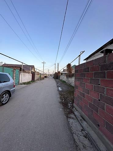 Продажа коттеджей и домов: Продаётся жилой дом с двором и хозяйственными постройками. - — 2