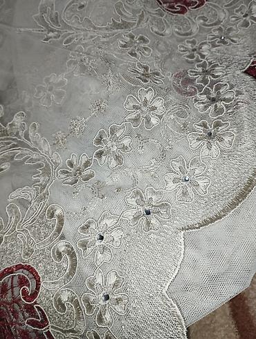 3000: Продаю новую тюль,две штуки.Цвет эйвори,с камушками.Высота 2.80.ширина — 3