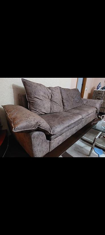 Divanlar: Bazali divan ela veziyyetde,1 ilin divanidir. 2.20x0.80 olchude — 3