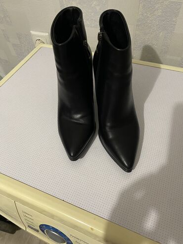 обувь зимние: Ботинки и ботильоны 35, цвет - Черный