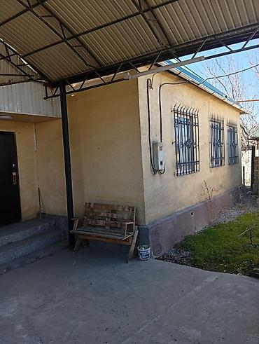 Продажа коттеджей и домов: Продаётся частный дом с участком и крытым двором. - Дом одноэтажный — 2