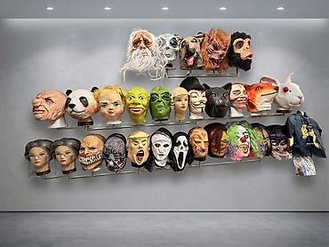 canavar şəkilləri: Müxtəlif obrazlarda karnaval və Halloween maskaları. Assortimentdə — 2