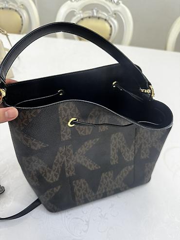 Классические сумки: . Продаю Кожаные оригинальные сумки б/у в хорошем состоянии Цена — 1