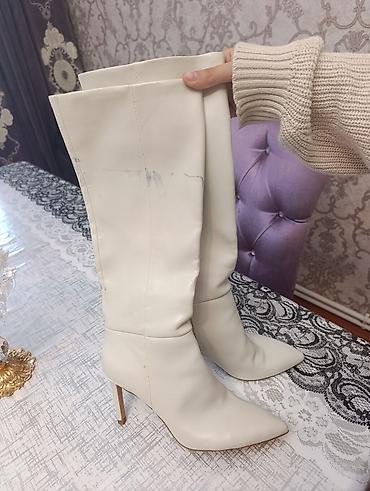 dəri çəkmələr: Ağ rəngli dizaltı qadın çəkmələri - Material: süni dəri (hamar — 2