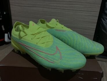 футбольный бутс: Футбольные бутсы Nike Phantom GX (FG) для натурального газона. -