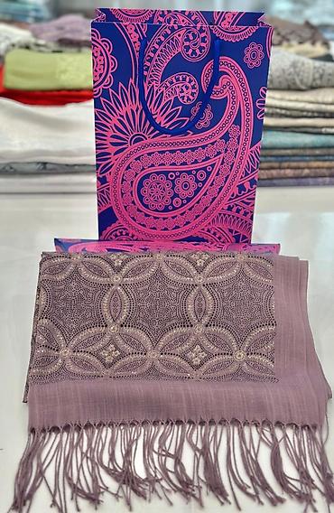 Baş geyimləri: Şarf qutuda - Brend: Louis Vuitton – monoqram naxışlı, təmtəraqlı — 15