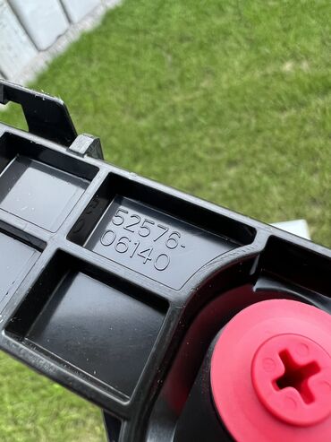 Крылья и комплектующие: Крепление крыла Заднее левое Toyota, 2017 г., Новый, Оригинал — 9