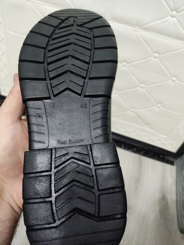 Ayaqqabılar: Casual ayaqqabi. Almaniyadan 62 avroya alinib. Original deridir — 10