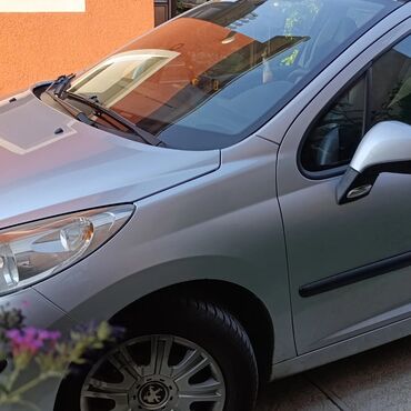 na gumu dzepovi: Peugeot 207: 1.6 l | 2006 г. | 274000 km. Hečbek