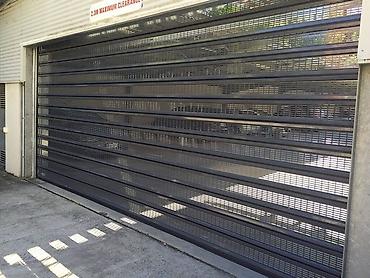 Alüminium/perforasiyalı şüşəpanjur tipli avtomatik jalüz qapılar -