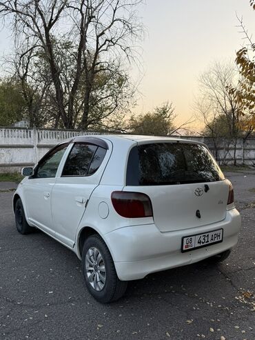 дверь на нексию: Toyota Vitz: 2000 г., Бензин, Хэтчбэк