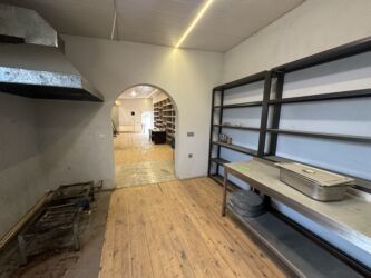 Həyət evləri və villaların satışı: 4 otaqlı, 300 kv. m, Kredit yoxdur, Orta təmir — 23