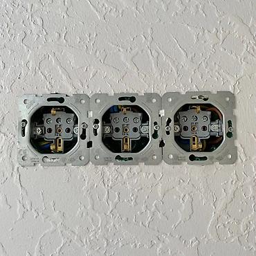 Электрики: Электромонтаж под ключ для квартир, домов и коммерческих помещений — 12