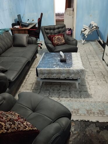 срочно продается квартира: Bakı, 3 otaqlı, Köhnə tikili, m. İnşaatçılar, 60 kv. m
