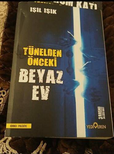 Kitablar, jurnallar, CD, DVD: Işıl Işık Tünelden önceki beyaz ev.Zedesiz,içi yazısiz,təzə bir