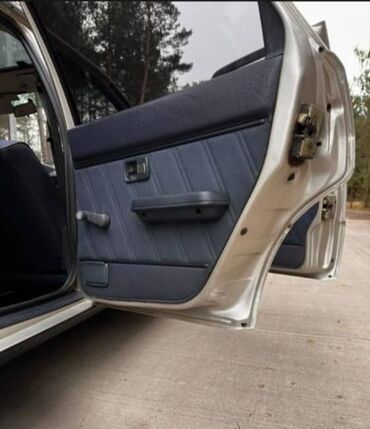 Audi: Audi 80: 1986 г., 1.8 л, Механика, Бензин, Седан — 13