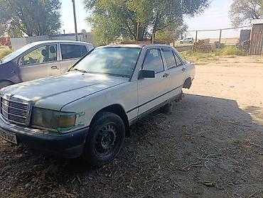 e klass: Mercedes-Benz 190: 1987 г., 2 л, Автомат, Бензин, Седан — 3