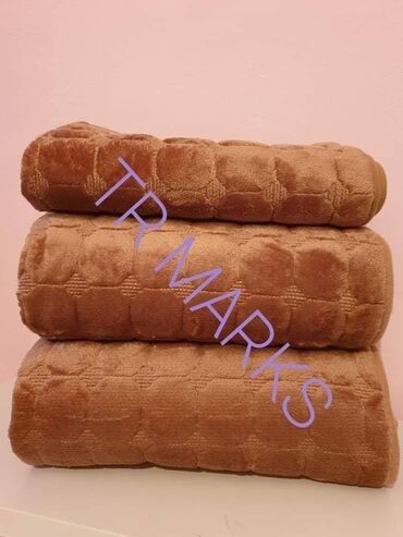 Posteljina: Ne klizajuci plisani flekeri. Idealni za odrzavanje. Set sadrzi tri — 9