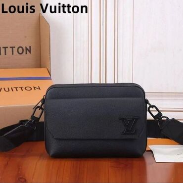 сумки луи витон оригинал: Черная мужская сумка через плечо от Louis Vuitton. Модель выполнена из
