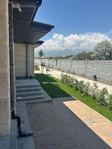 Иссык-Куль 2026: Таунхаус, Коттеджный городок Апорт ЦО Кыргызское взморье, Бостери, Охраняемая территория, Парковка, стоянка — 25