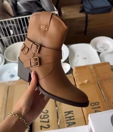 Čizme: Cizmice

NABAVKA
36-41
4300 din 💥 — 6