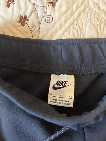 Шорты: Шорты Nike Tech Fleece. 1. Бордовые S, новая с этикеткой, заказывал — 10