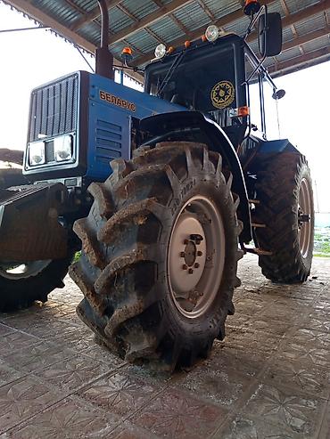 Traktorlar: Belarus 1221.2 traktor - Güc sinfi: 120 a.g. səviyyəsi (6 silindrli — 2