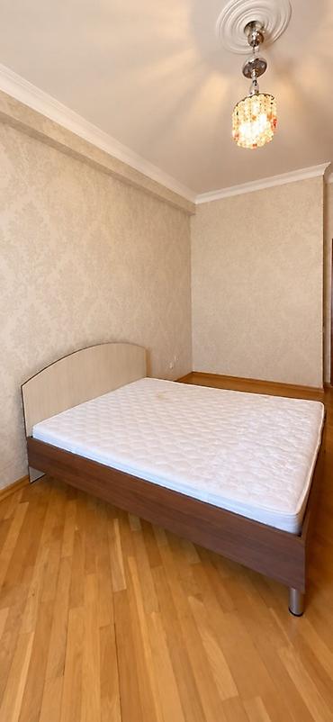 İkinefərlik taxta çarpayı
- Ölçü: təxmini 160x200 sm (queen-size) lalafo.az -da İkinefərlik taxta çarpayı
- Ölçü: təxmini 160x200 sm (queen-size)