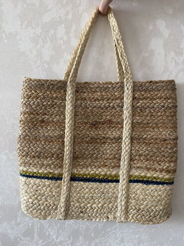 женские плетеные сумки: Продам сумку плетенную соломенную за пол цены, натуральный материал в