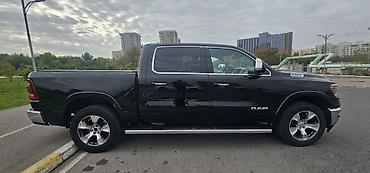 ли машина: Dodge Ram 1500: 2021 г., 5.7 л, Автомат, Гибрид, Пикап — 4