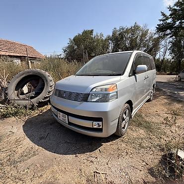хундай старекс 1: Toyota Voxy: 2003 г., 2 л, Автомат, Бензин, Вэн/Минивэн — 4