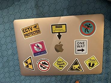macbook case: Apple MacBook Air 13 inch noutbuk. Şəkillərdən göründüyü kimi cihaz — 1