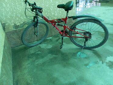 кроссовый велосипед: Продаю велосипед 
размер колёс 26