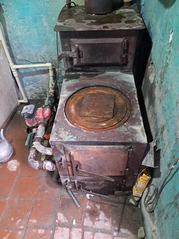 насос для котла: Твердотопливный котёл прямоугольной формы с установленным насосом